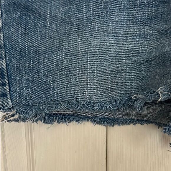 OLD NAVY 20 Mid Rise Boyfriend Blue Frayed Hem Denim Shorts 5" Inseam Stretch - Picture 3 of 8